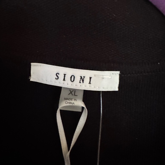 Sioni Black Women's Blazer with Bead Accents.
Knitwear. Size XL - Picture 4 of 4